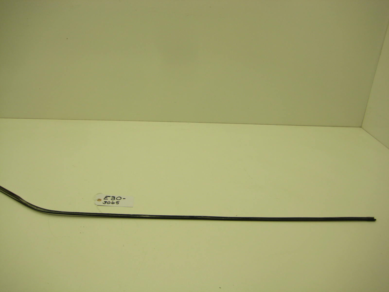 bmw e30 318 325 driers right side gutter trim