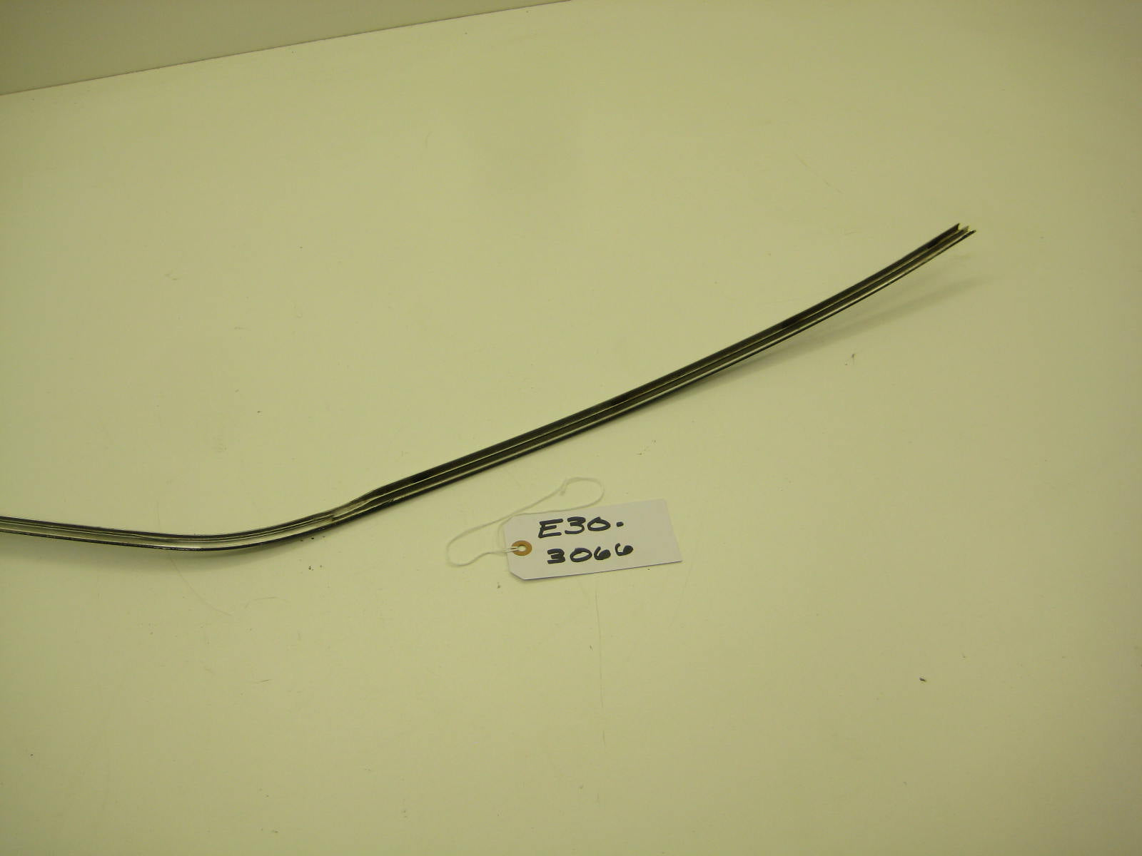 bmw e30 318 325 passenger left side gutter trim