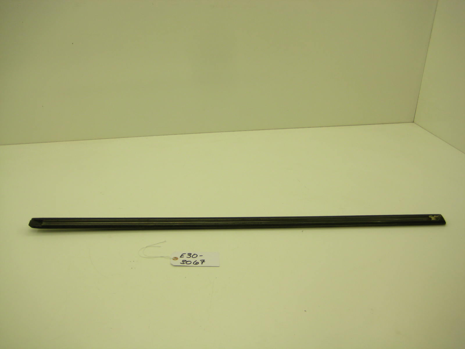bmw e30 318 325 passenger coupe lower door bump trim