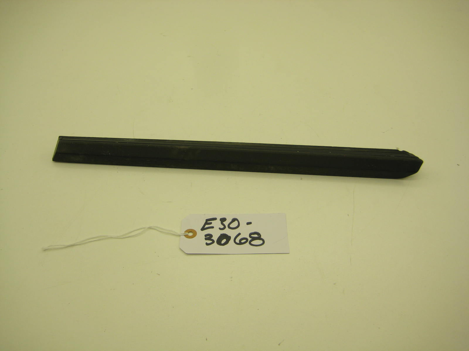 bmw e30 318 325 passenger coupe lower behind door bump trim