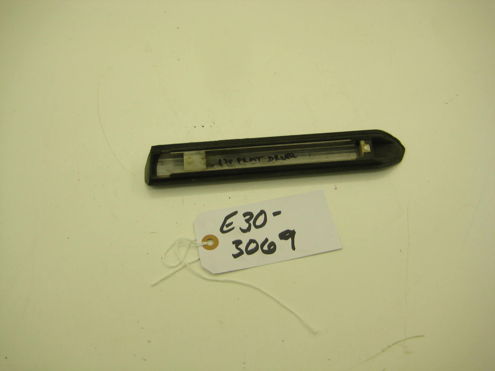 bmw e30 318 325 drivers coupe lower fender bump trim
