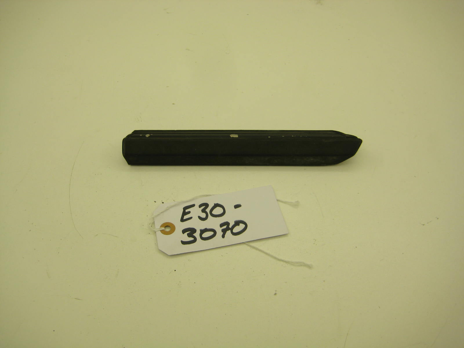 bmw e30 318 325 passenger coupe lower fender bump trim