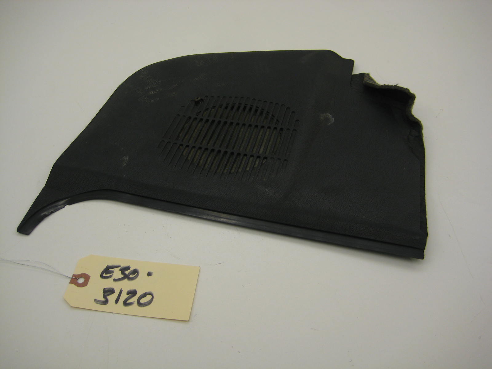 bmw e30 318 325 drivers side kick panel cover