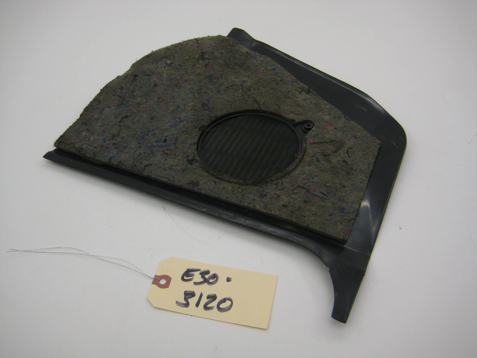 bmw e30 318 325 drivers side kick panel cover