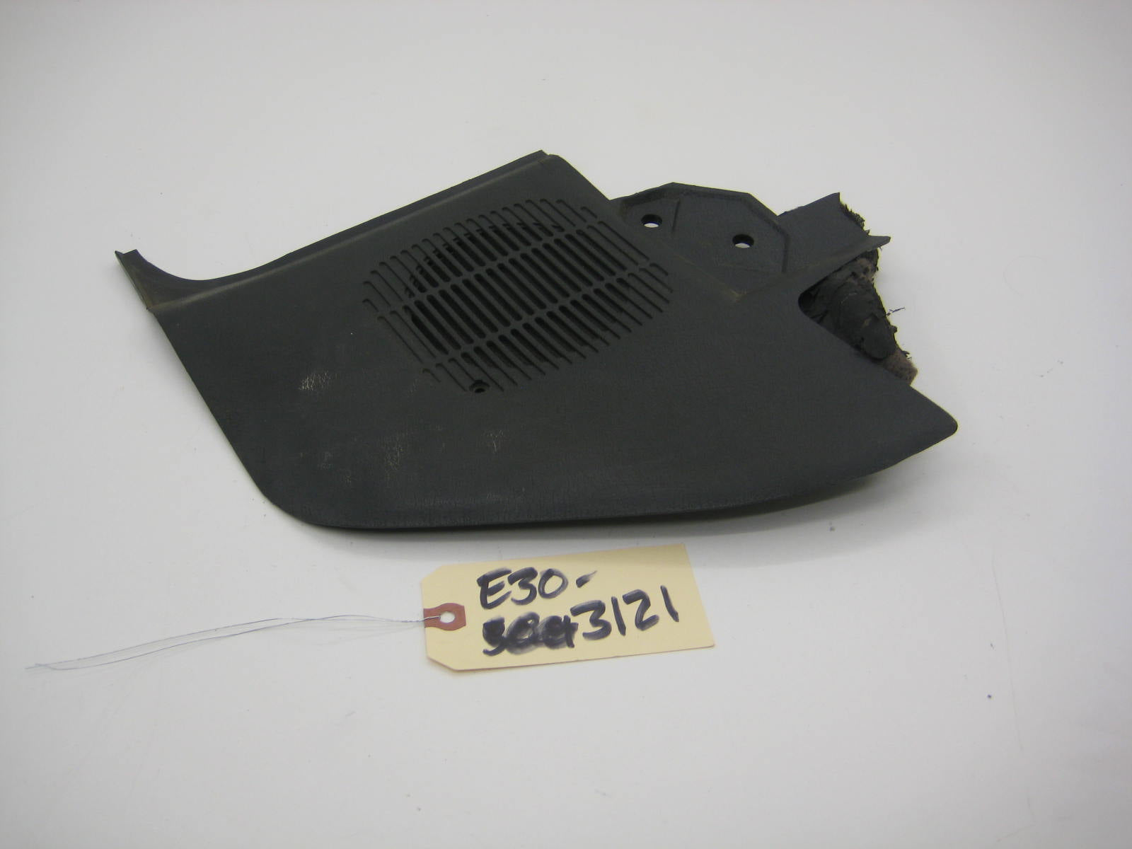 bmw e30 318 325 passenger side kick panel cover