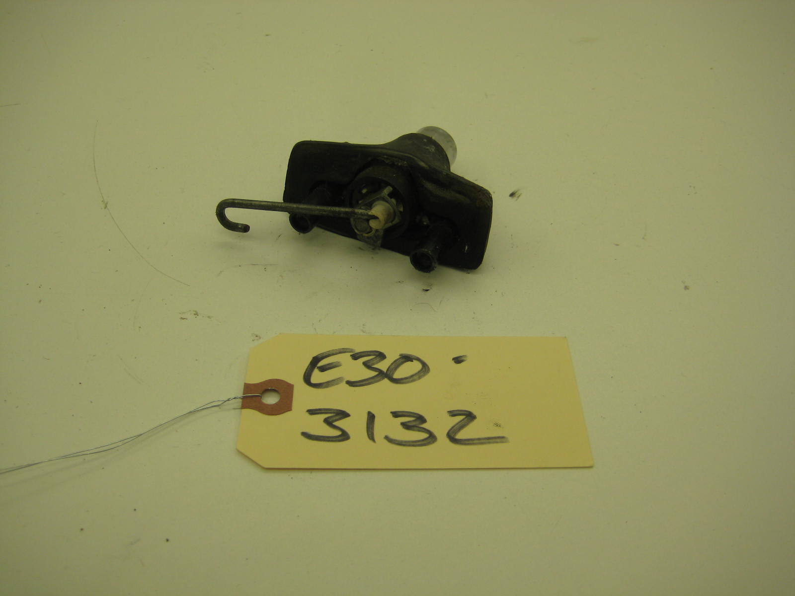 bmw e30 318 325 trunk button