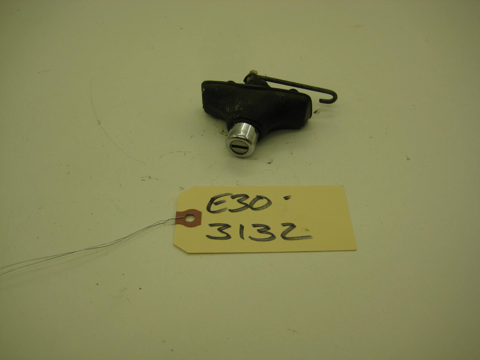 bmw e30 318 325 trunk button