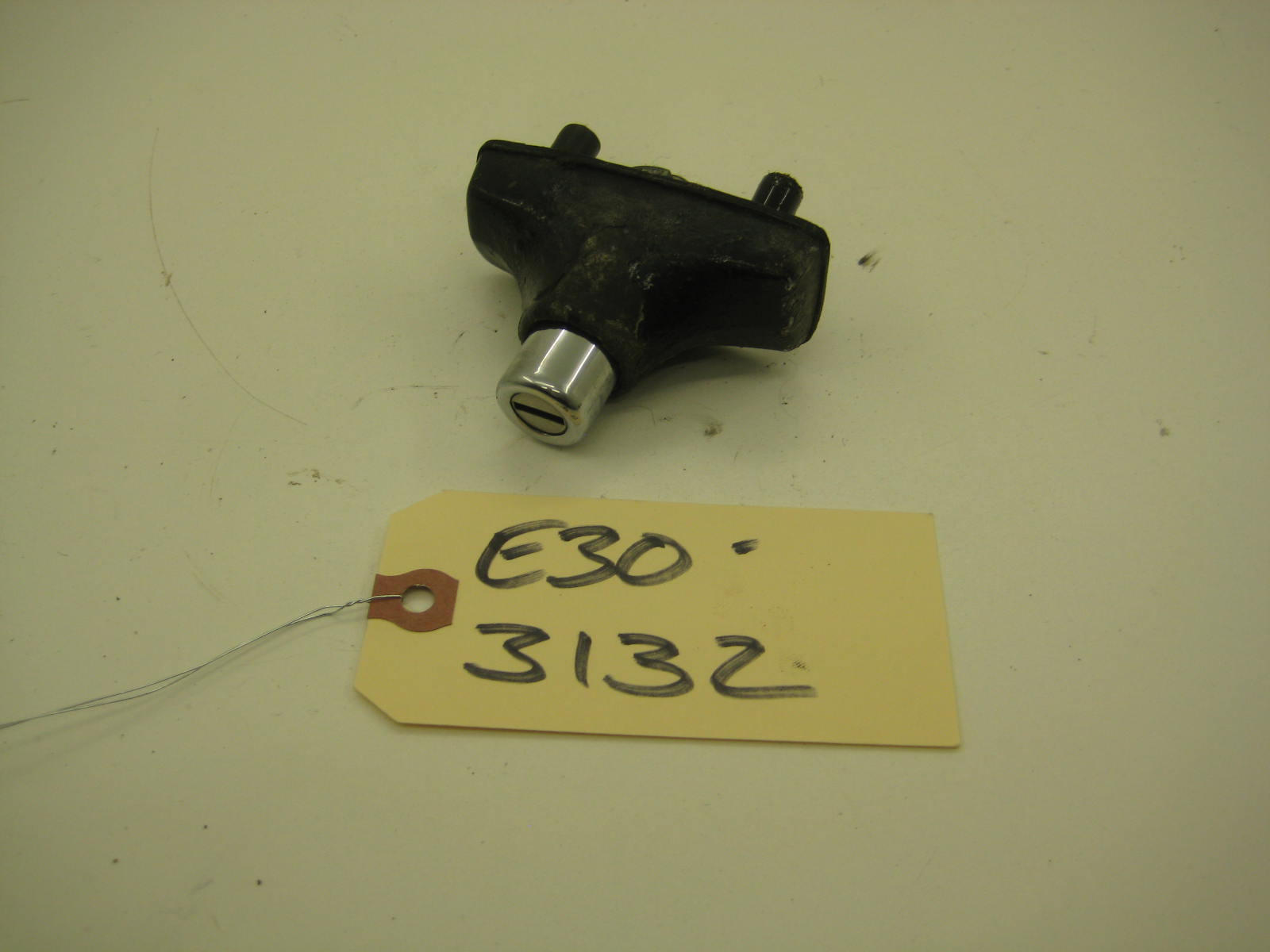 bmw e30 318 325 trunk button