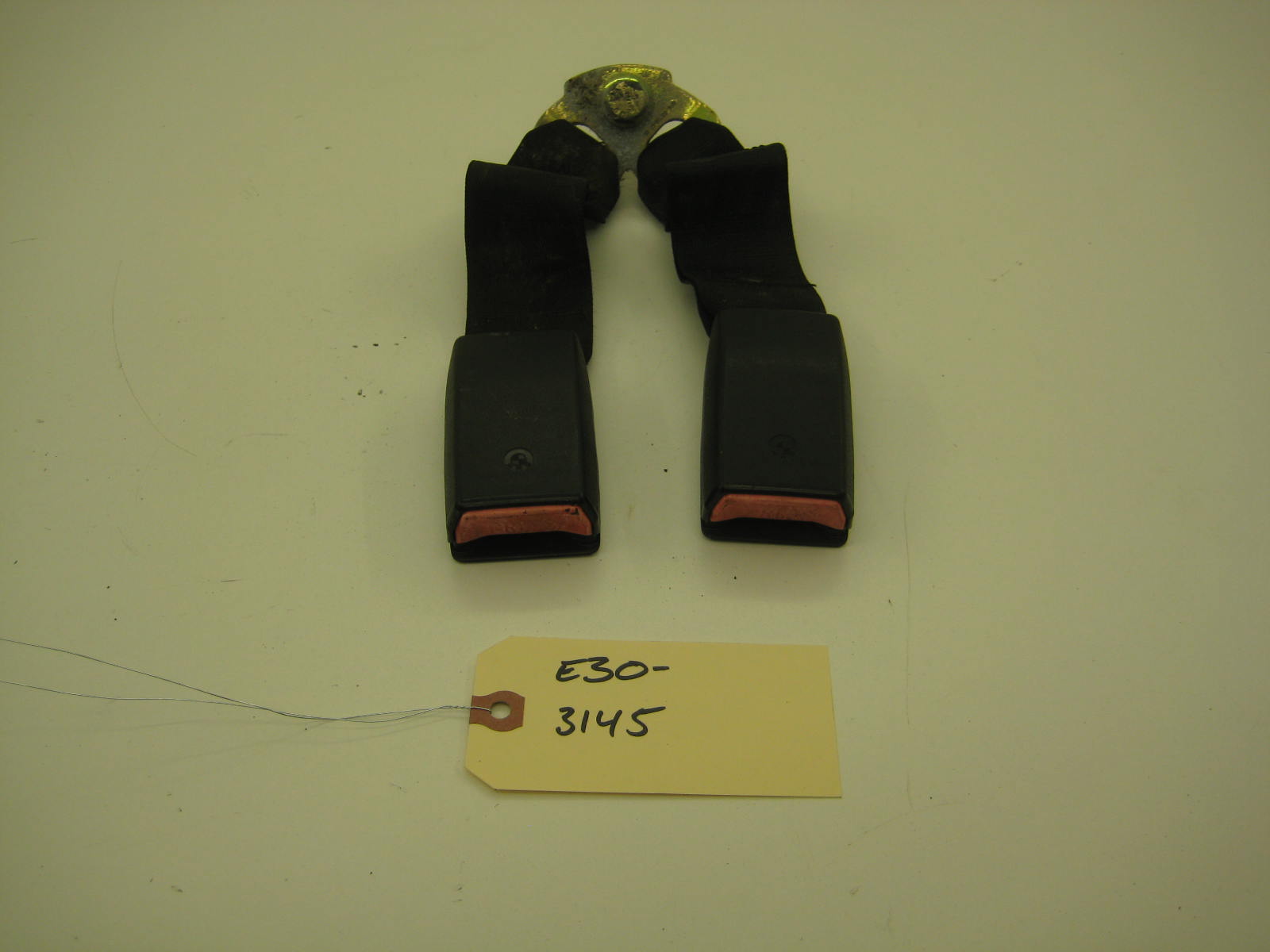 bmw e30 318 325 rear seat belt receptacle