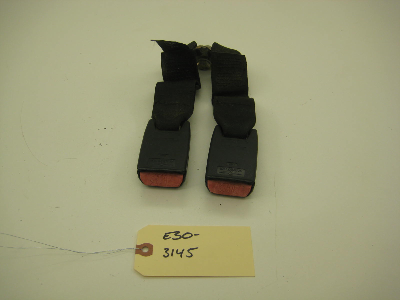 bmw e30 318 325 rear seat belt receptacle