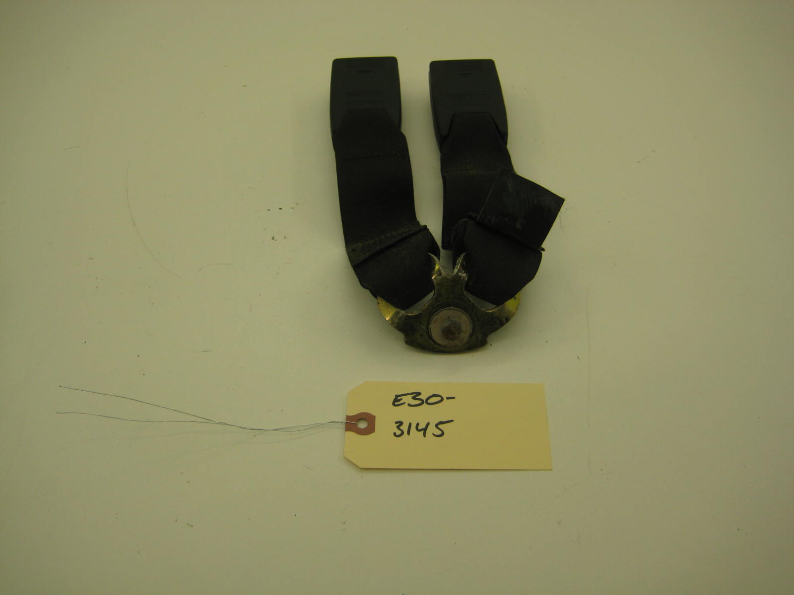 bmw e30 318 325 rear seat belt receptacle