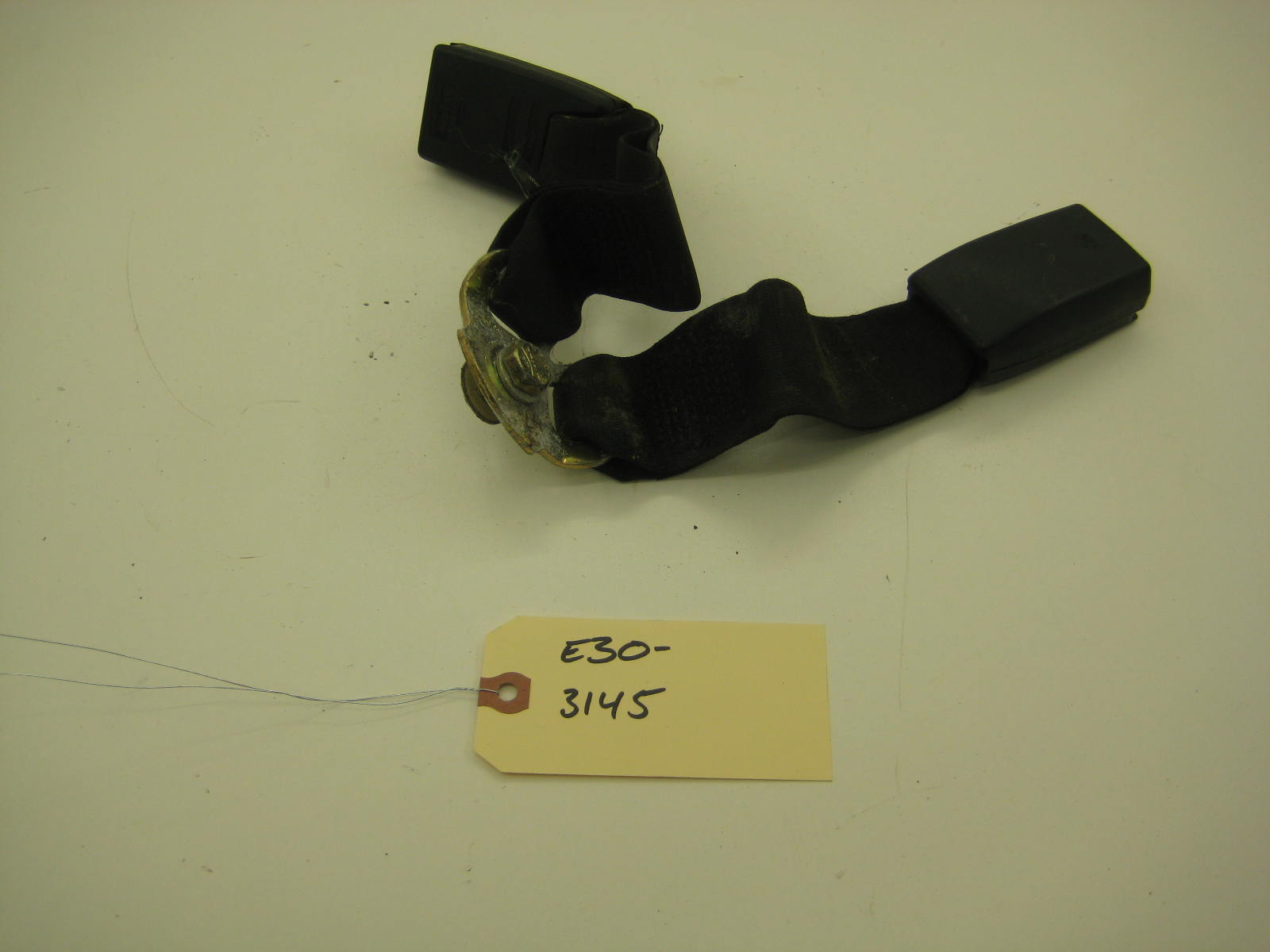 bmw e30 318 325 rear seat belt receptacle
