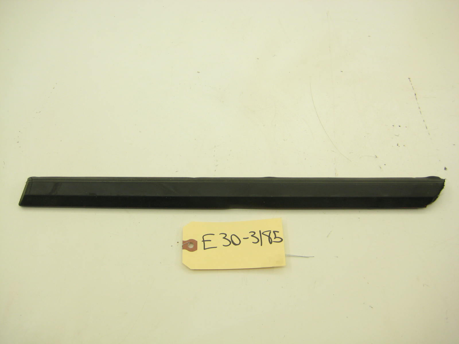 Left Drivers Coupe Rear Quarter Knee Bump Trim