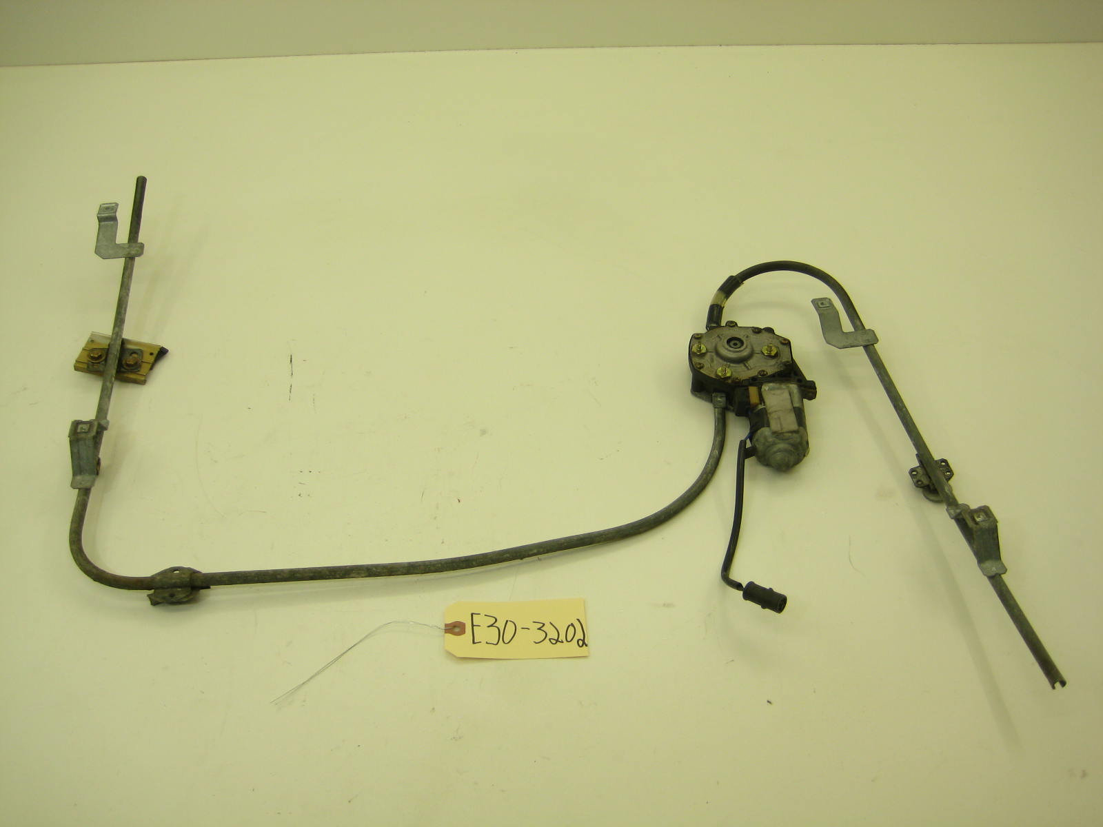 BMW E30 318 325 Early Coupe Driver Window Regulator E30 3202