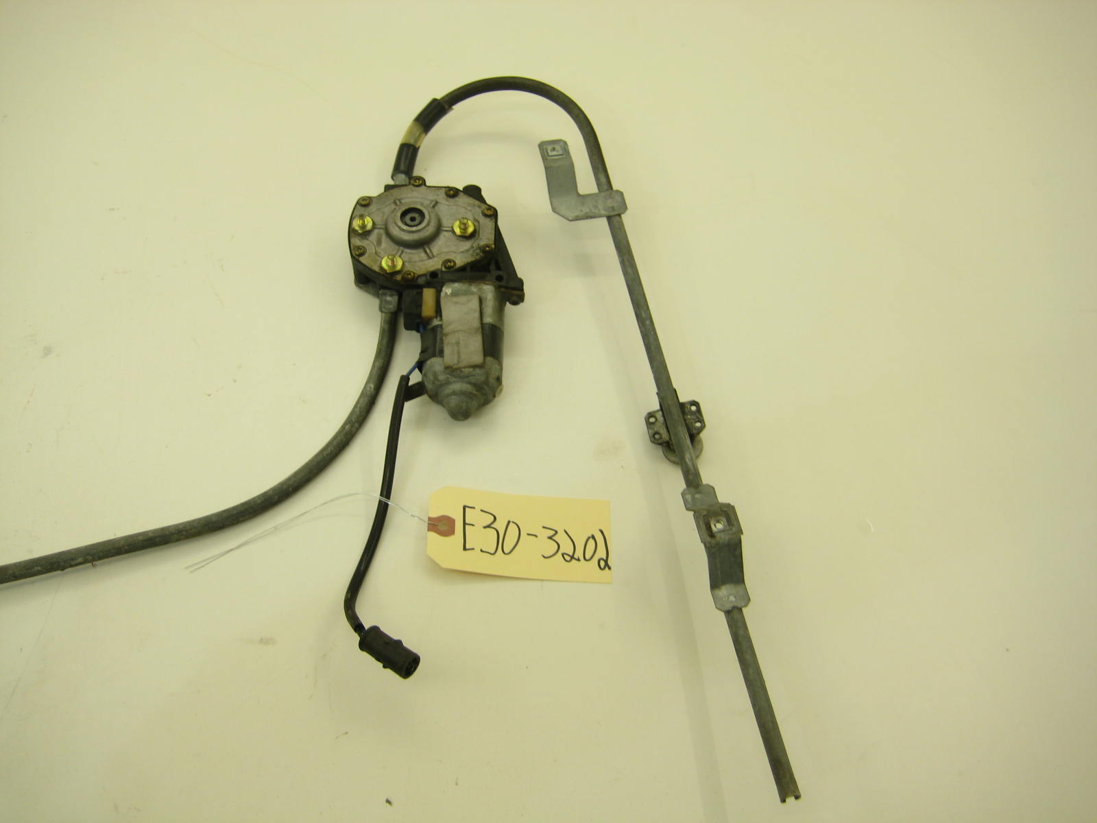 BMW E30 318 325 Early Coupe Driver Window Regulator E30 3202