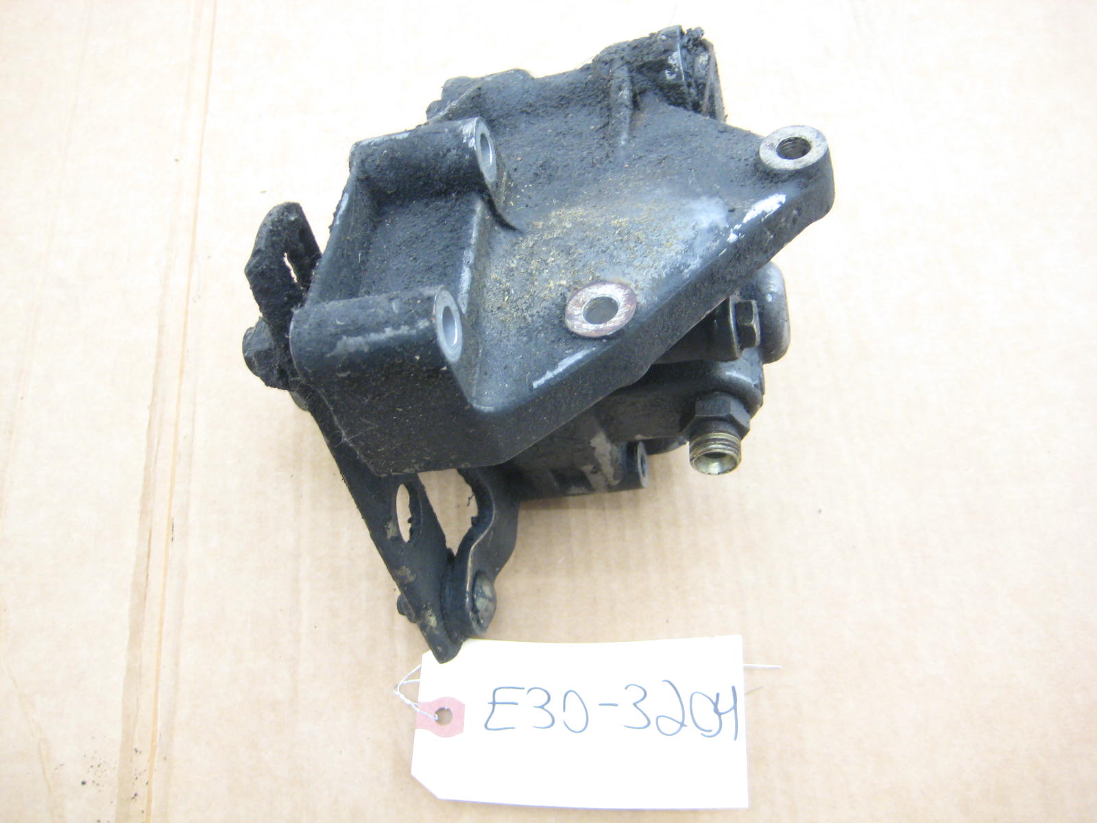 M10 318 Power Steering Pump And Bracket