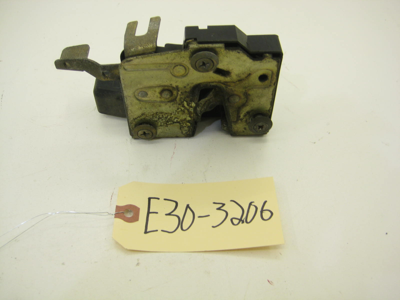 BMW E30 318 325 Passenger Right Coupe Door Latch Mechanism E30 3206