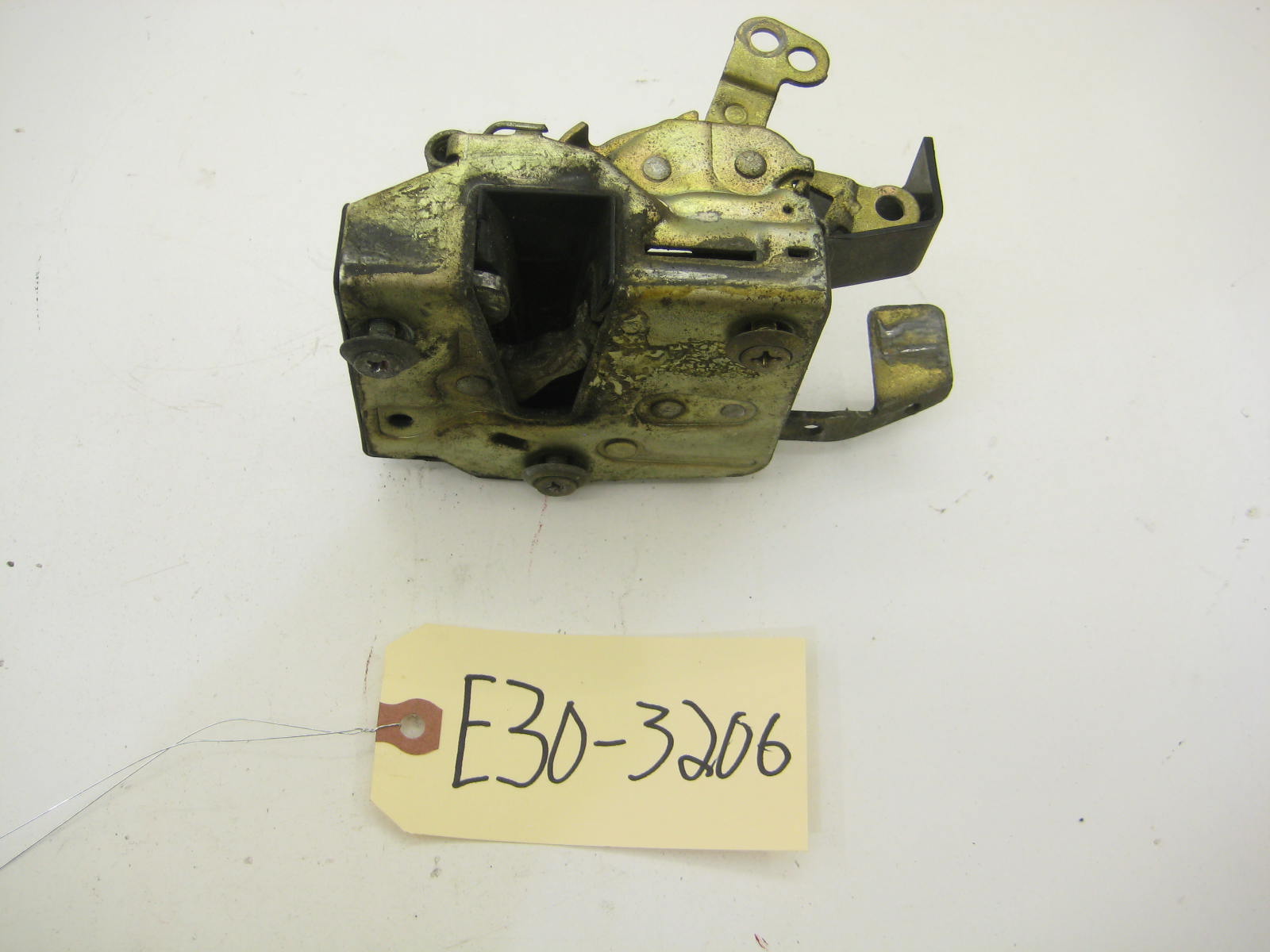 BMW E30 318 325 Passenger Right Coupe Door Latch Mechanism E30 3206