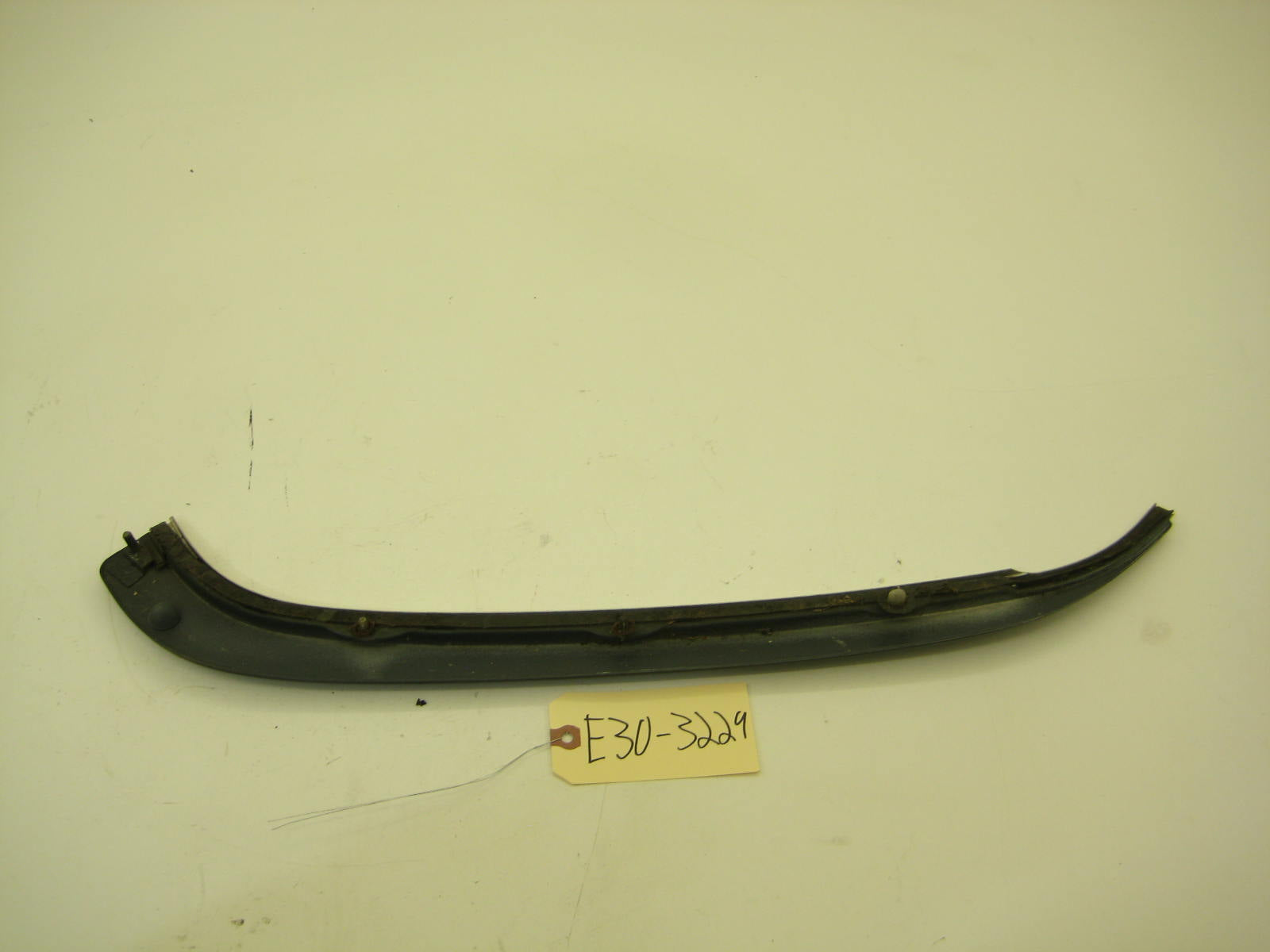 BMW E30 318 325 Passenger Exterior C Pillar Trim E30 3229
