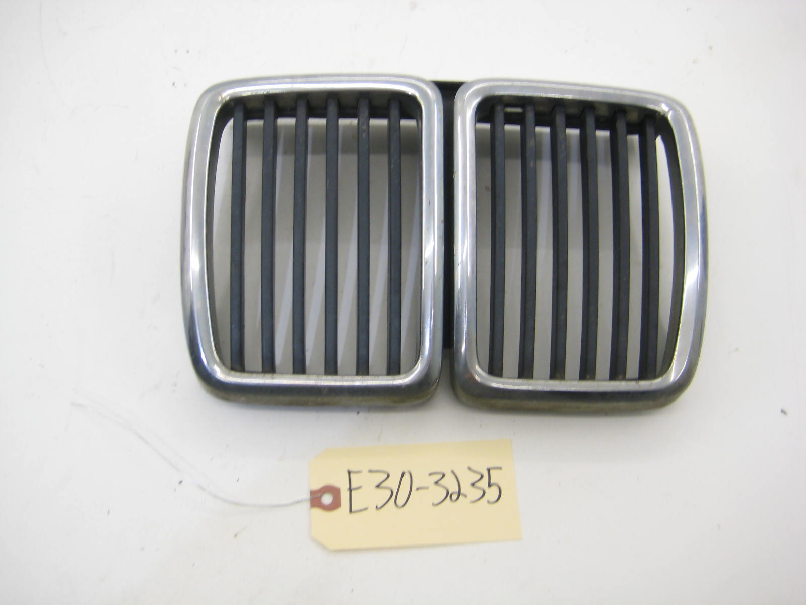 BMW E30 318 325 Center Kidney Grill  E30 3235