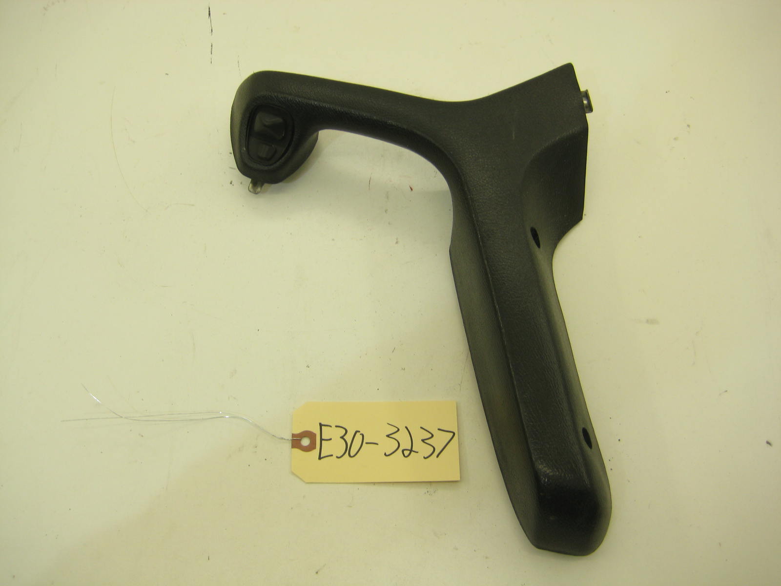 BMW E30 318 325 Drivers Side Door Pull E30 3237