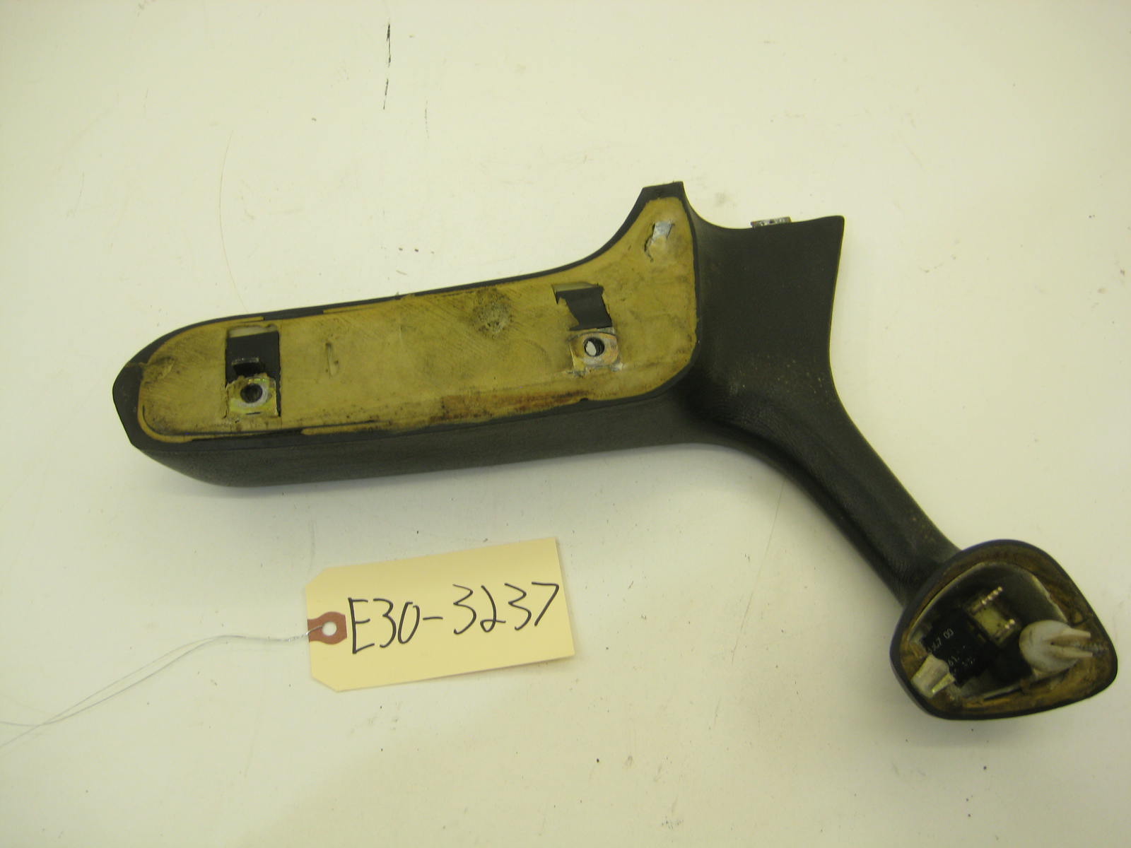 BMW E30 318 325 Drivers Side Door Pull E30 3237