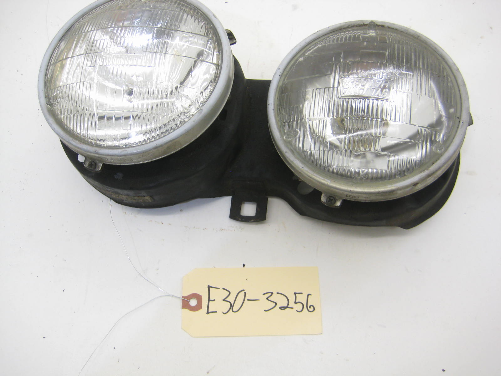 BMW E30 318 325 Passenger Sealed Beam Headlight Assembly E30 3256