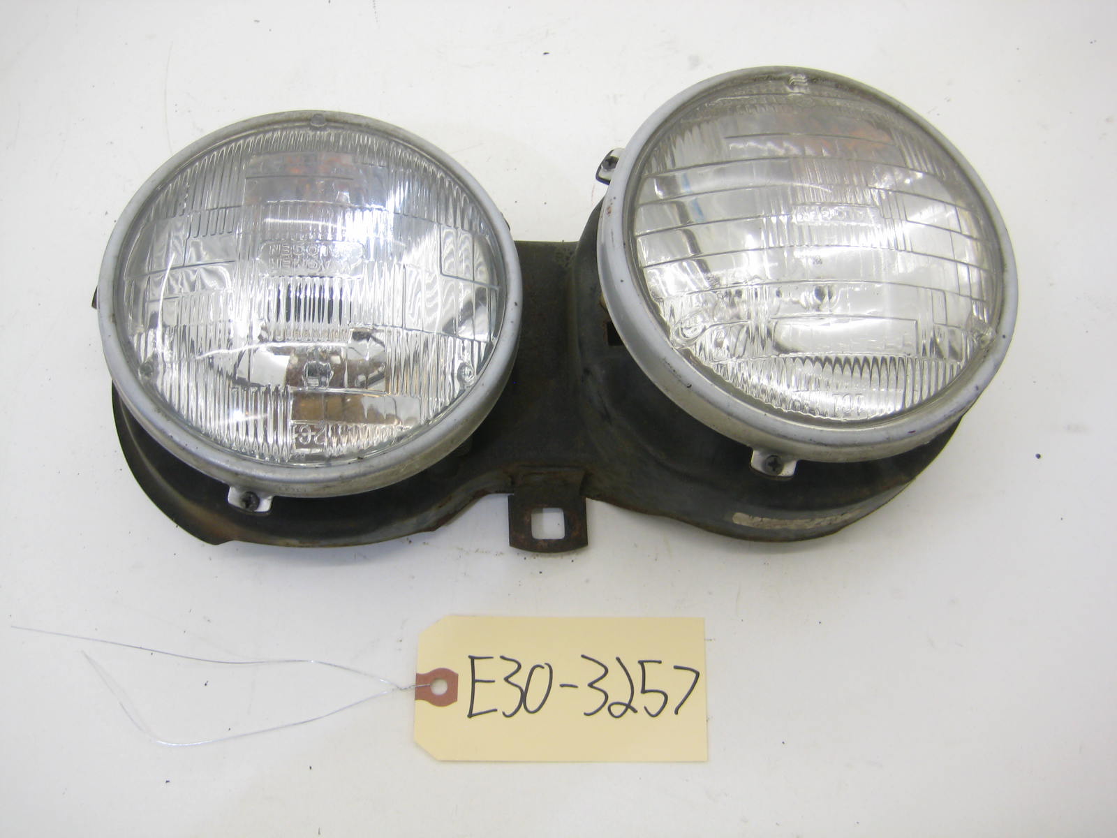 BMW E30 318 325 Drivers Sealed Beam Headlight Assembly E30 3257