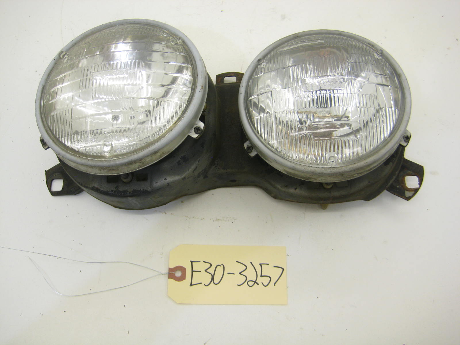 BMW E30 318 325 Drivers Sealed Beam Headlight Assembly E30 3257