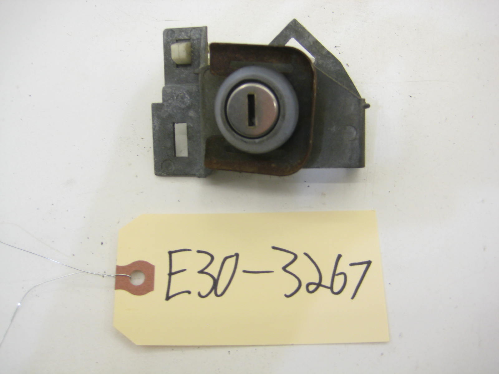 BMW E30 318 325 Drivers Door Lock Tumbler E30 3267