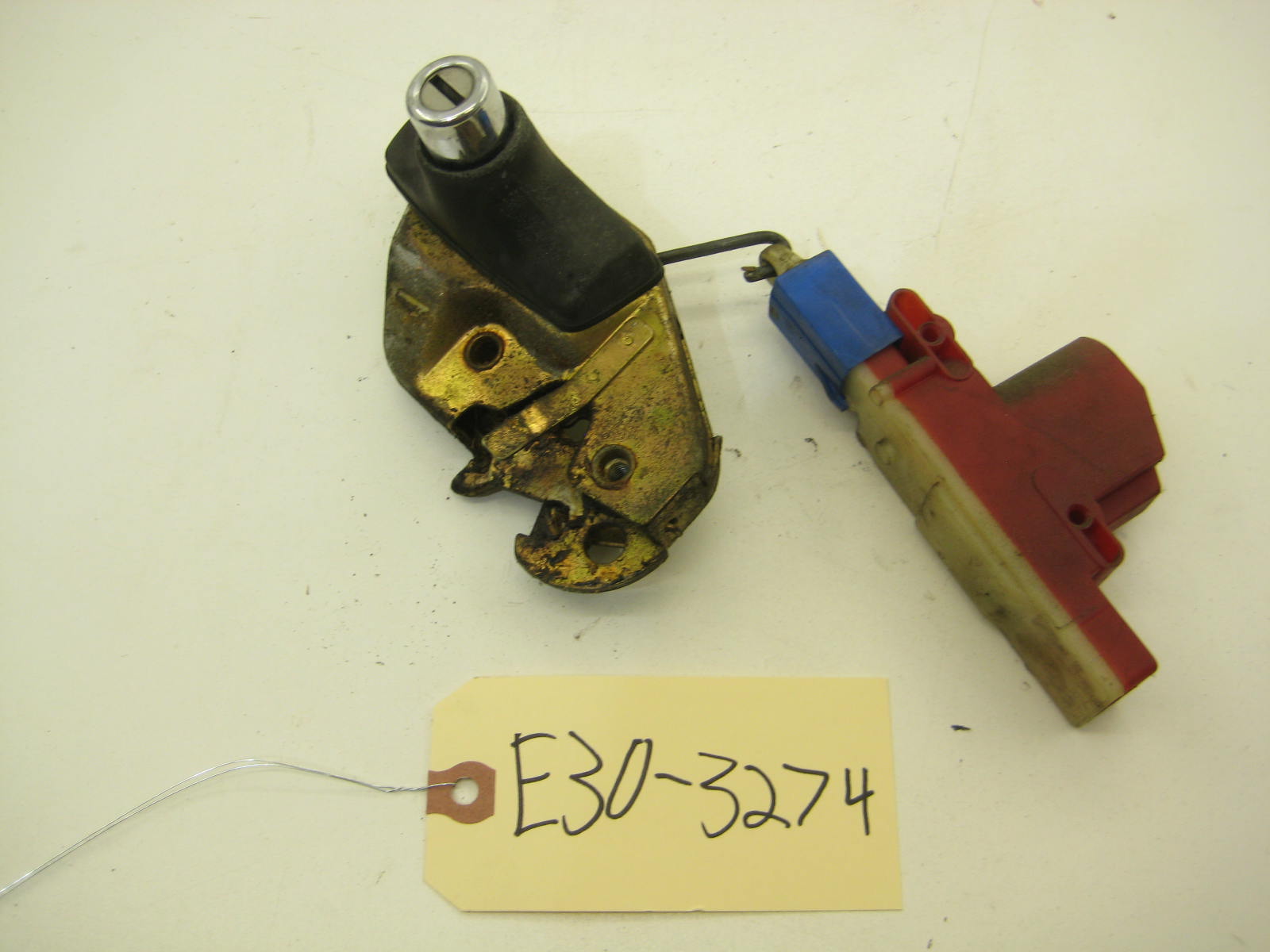 BMW E30 318 325 Truck Lock Actuator E30 3274