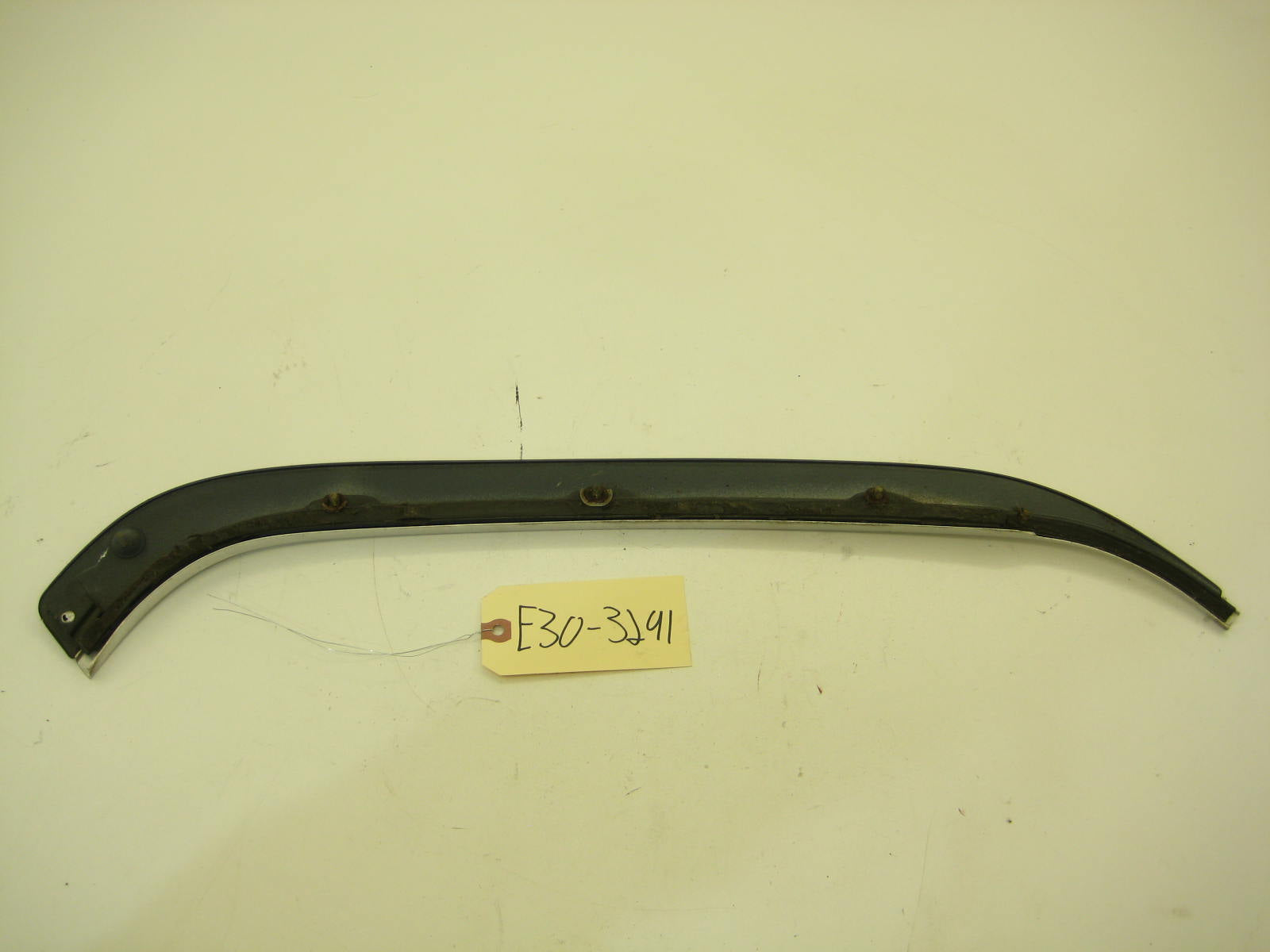 BMW E30 318 325 Passenger Exterior C Pillar Trim E30 3291