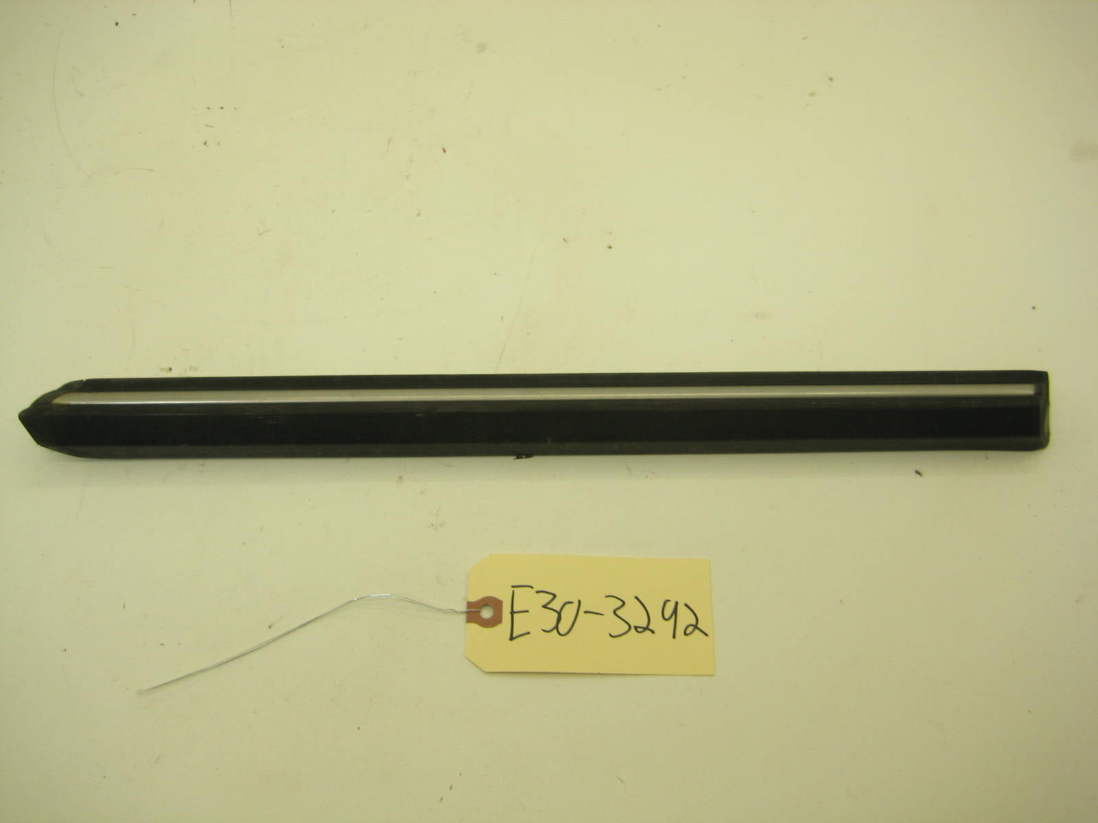 BMW E30 318 325 Passenger Right Side Quarter Panel Bump Trim E30 3292