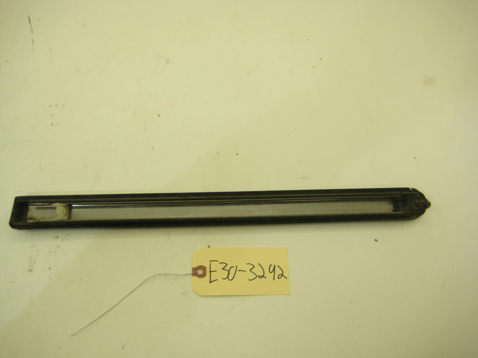 BMW E30 318 325 Passenger Right Side Quarter Panel Bump Trim E30 3292