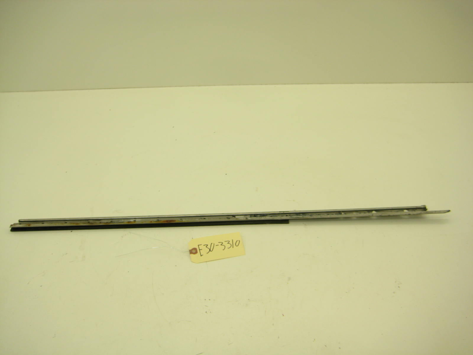 BMW E30 318 325 Drivers Side Sunroof Cable Cover E30 3310