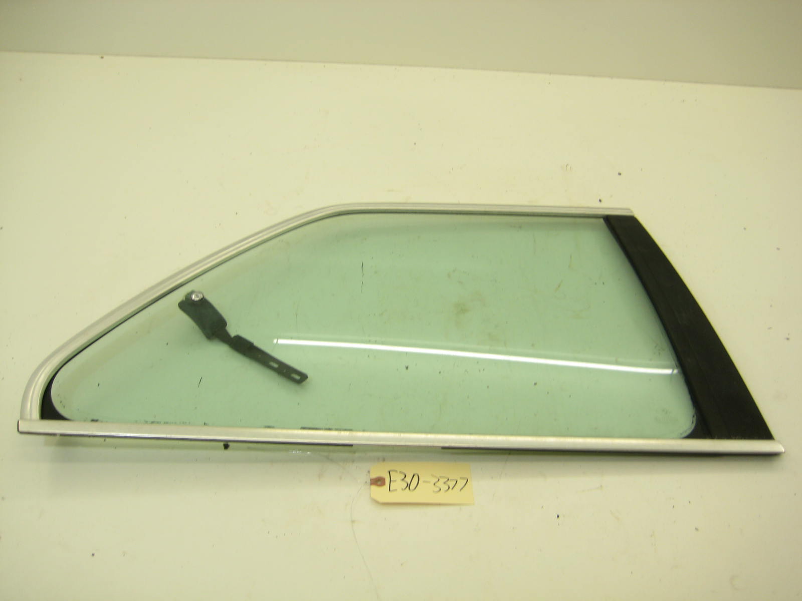 BMW E30 318 325 Passenger Right Flip Out Rear Window E30 3377