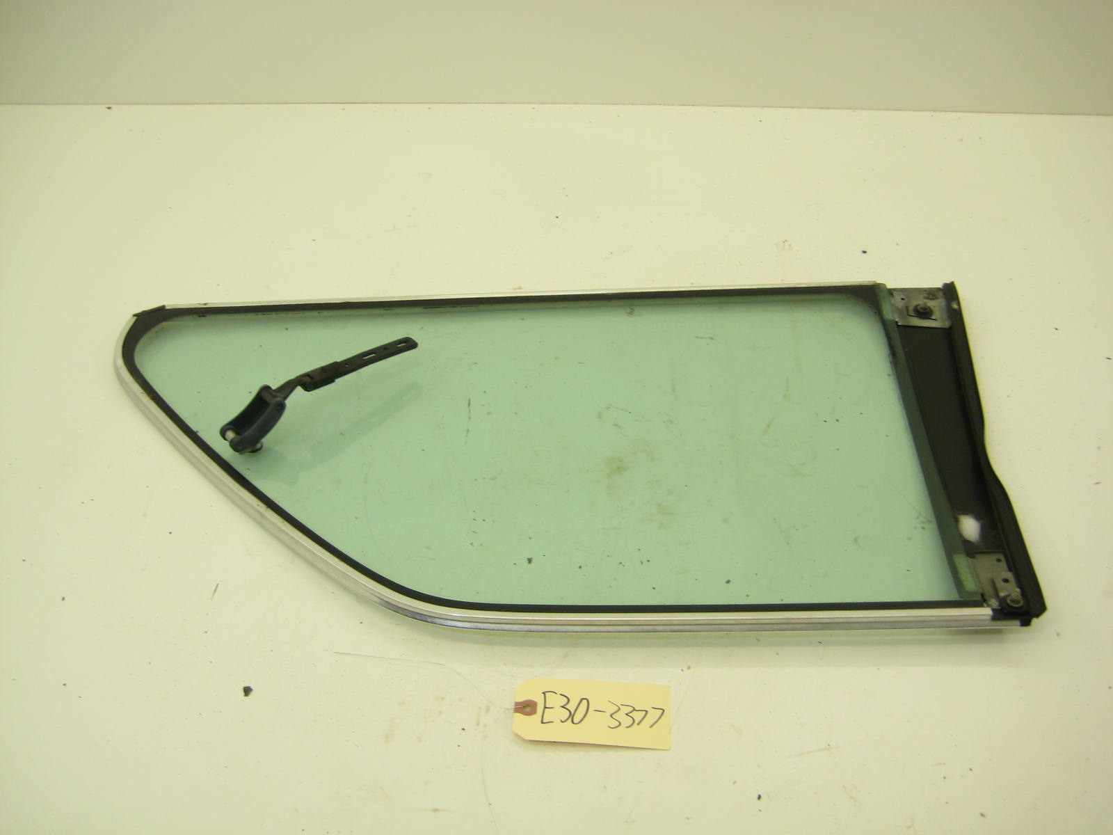 BMW E30 318 325 Passenger Right Flip Out Rear Window E30 3377