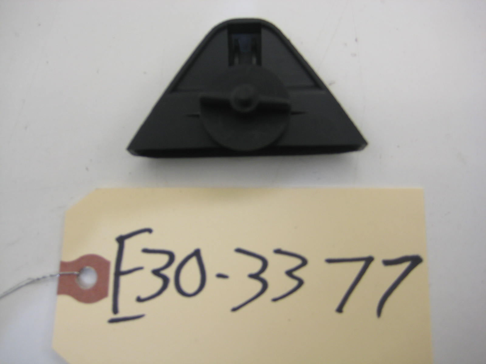 Middle Rear Seat Belt Clip