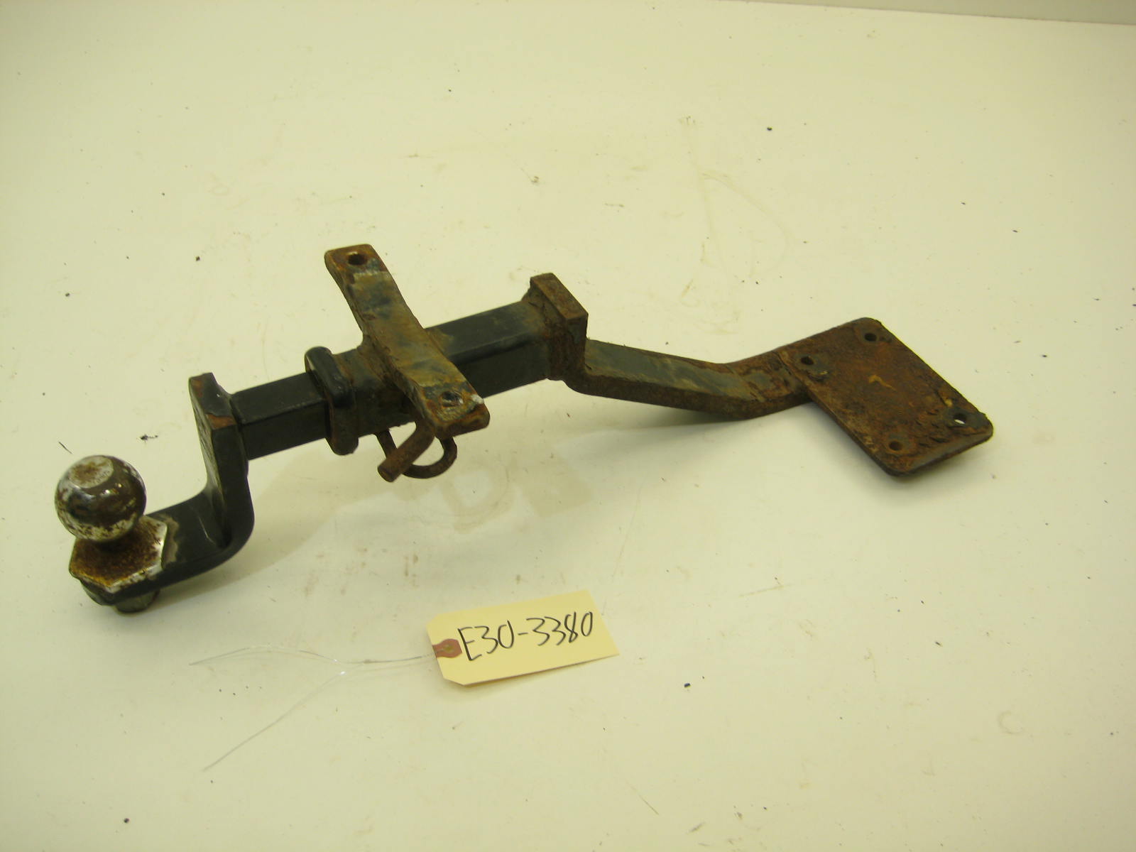BMW E30 318 325 Early Rear Hitch E30 3380