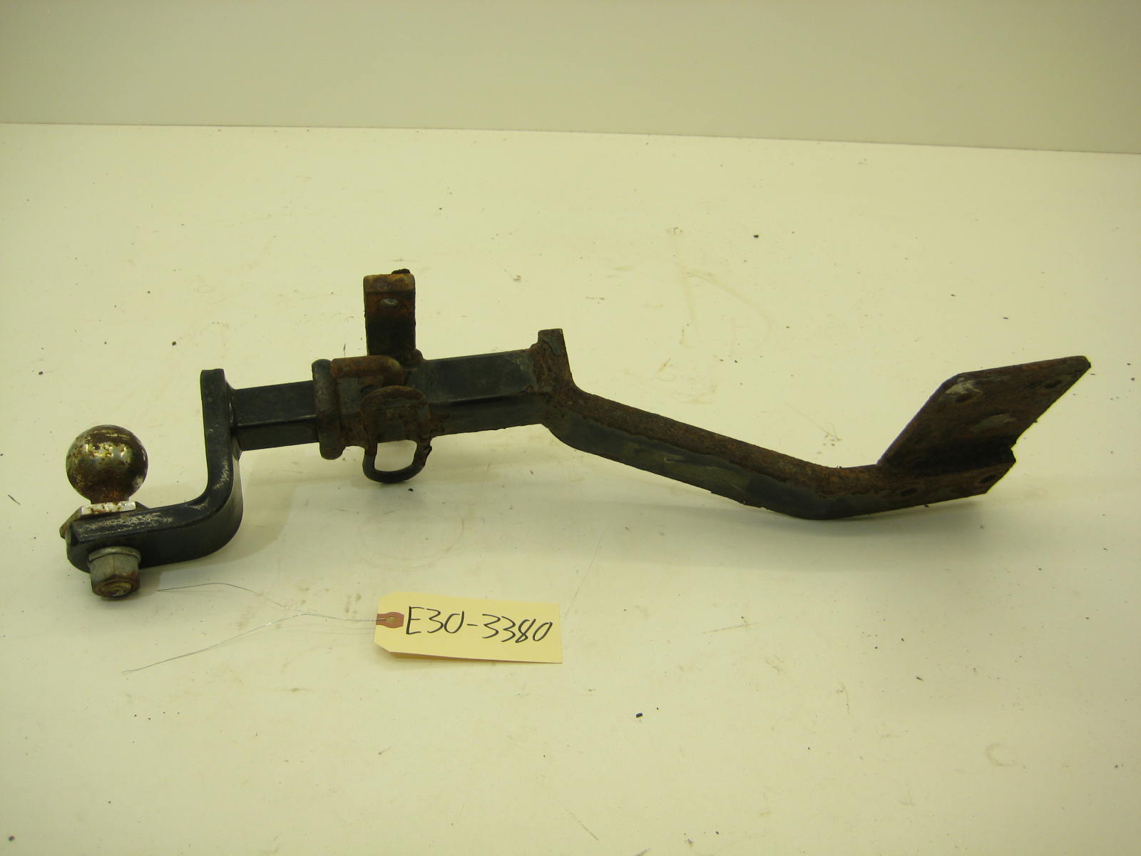BMW E30 318 325 Early Rear Hitch E30 3380