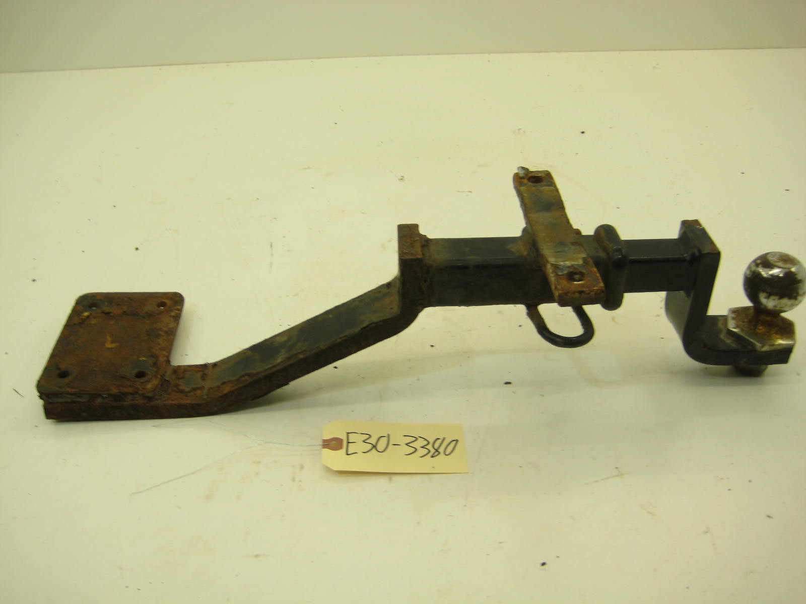 BMW E30 318 325 Early Rear Hitch E30 3380