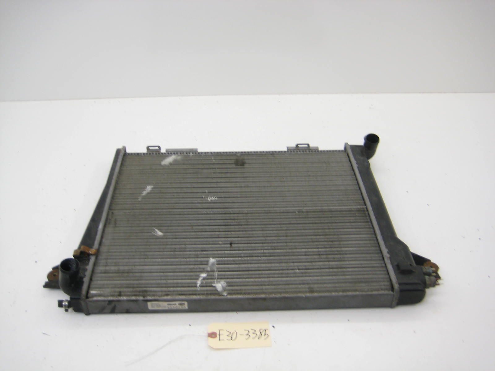 BMW E30 318 325 Early Radiator E30 3385