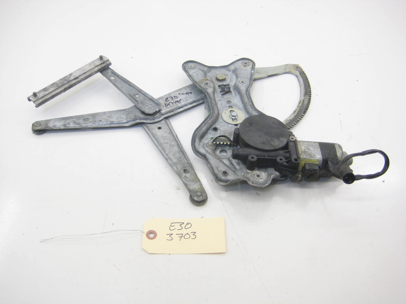 Drivers Coupe Early Door Motor And Regulator