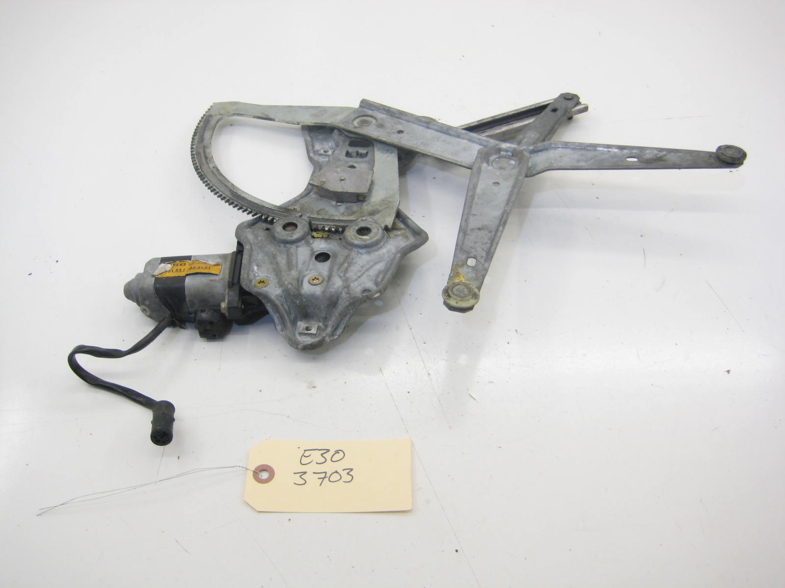 Drivers Coupe Early Door Motor And Regulator