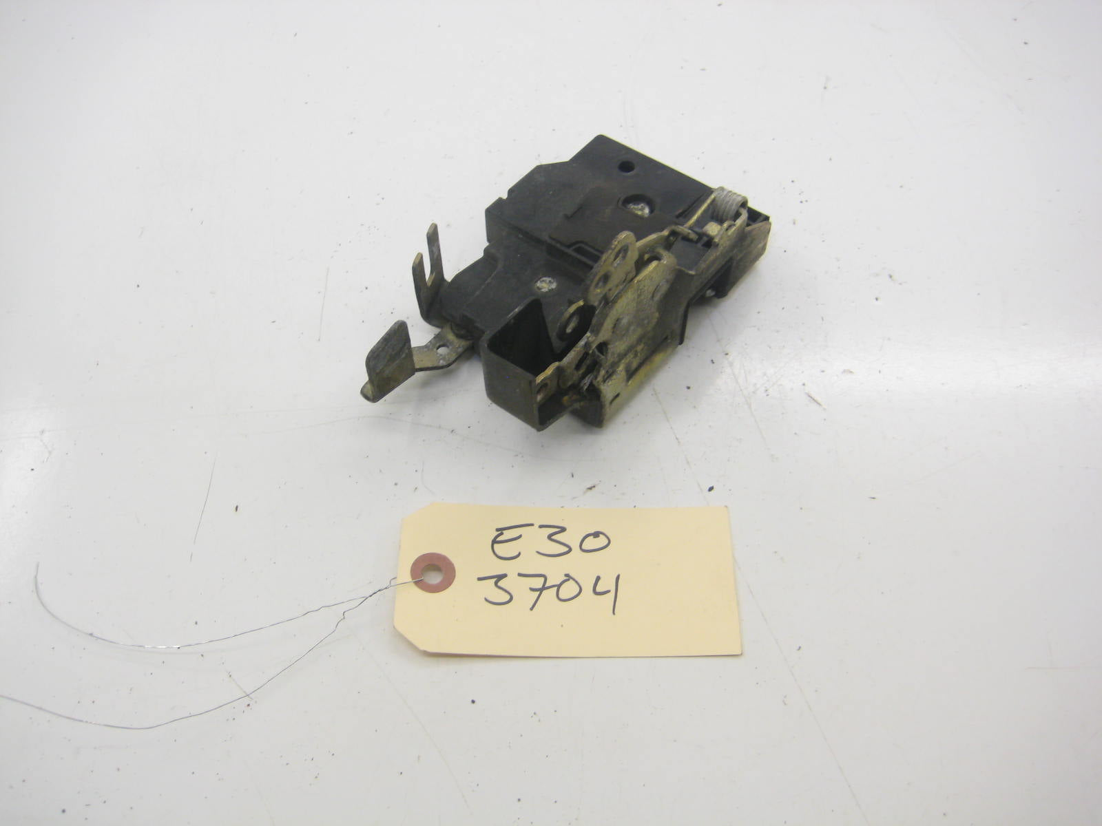 Left Drivers Coupe Door Latch Lock Assembly