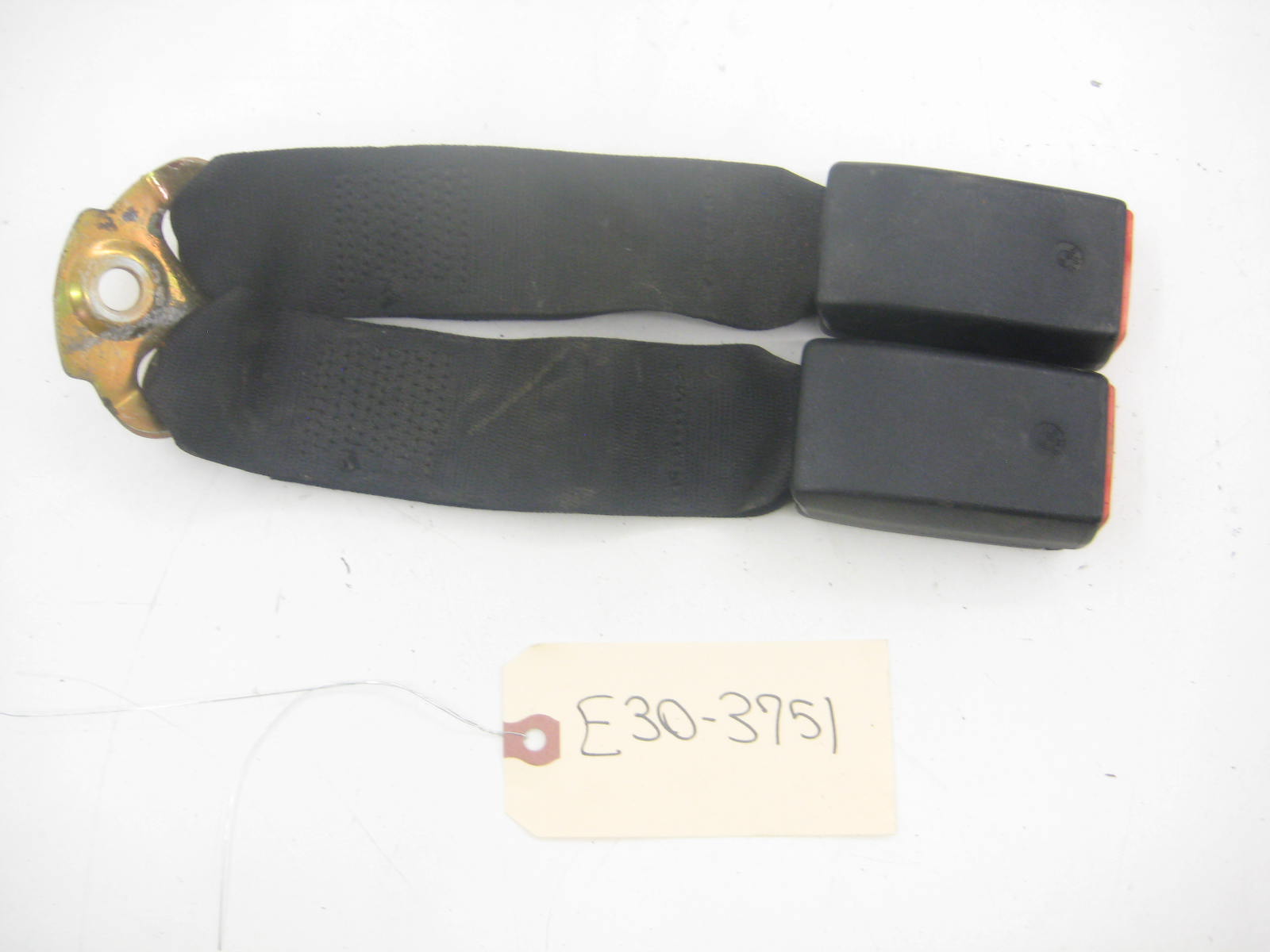 Rear Center Seat Belt Receptacle