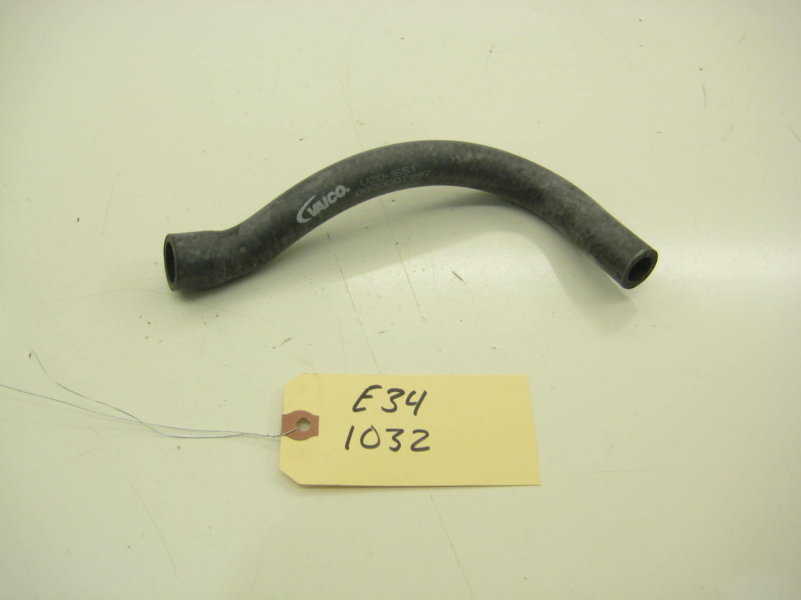 64 21 1 384 712 Heater Hose
