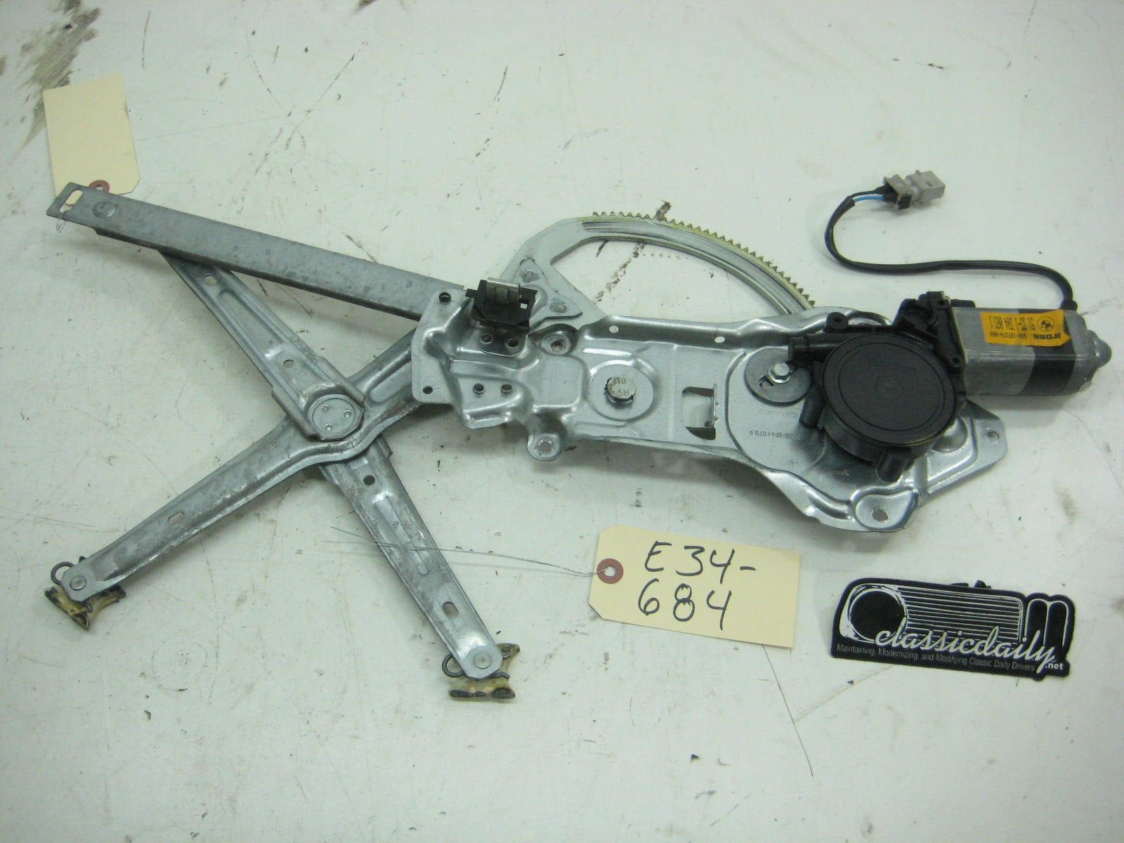 bmw e34 535 m5 right passenger side front window regulator
