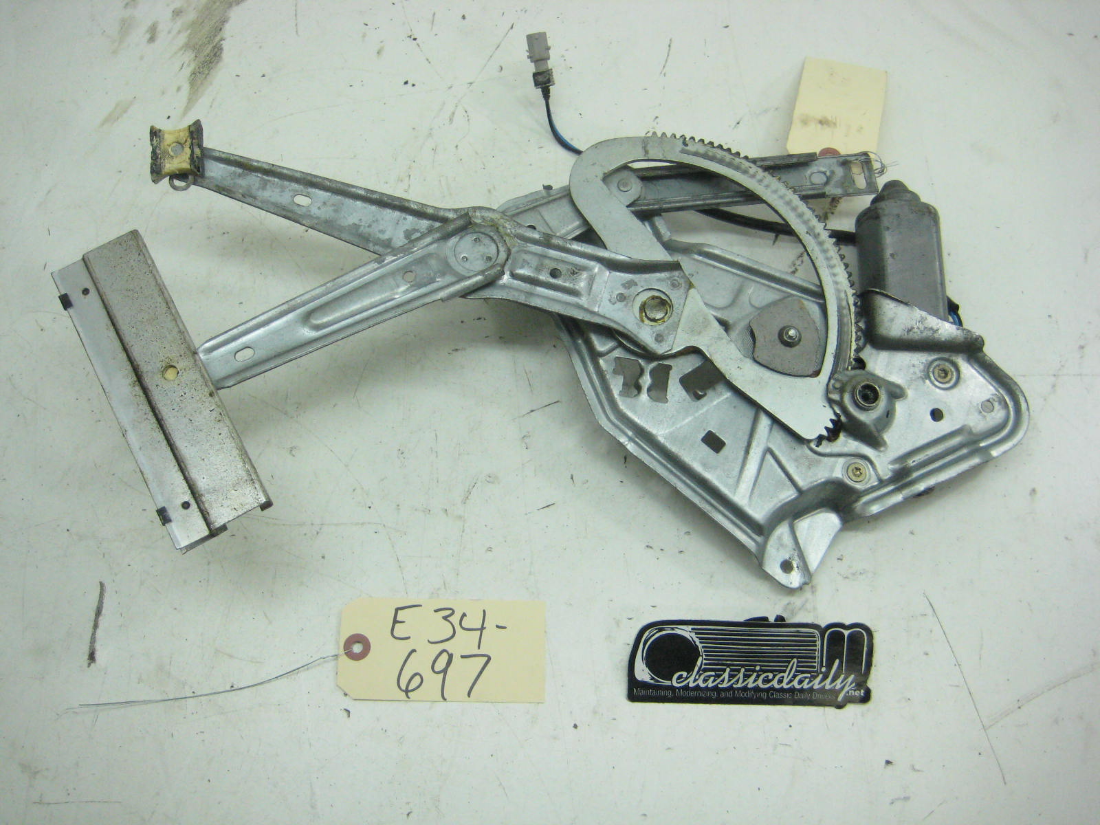 BMW E34 535 525 Drivers Left Rear Window Regulator e34 697