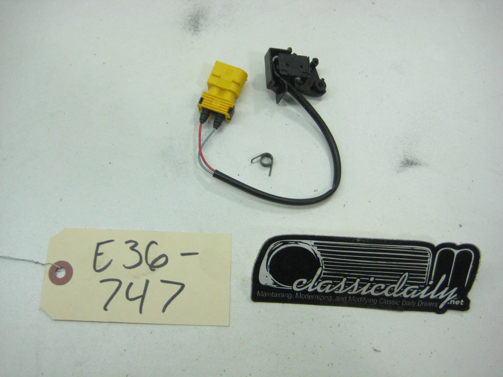Door Contact Switch 51 21 8 208 423 - Classic Daily